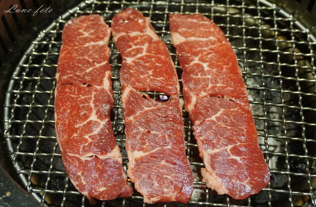 [內湖美食推薦]帝一帝王蟹燒烤吃到飽 新鮮精緻打破吃到飽吃到撐的既定印象!活跳跳波斯頓龍蝦/智利帝王蟹/加拿大生蠔/日本生食級干貝/馬來西亞大蛤全球特色食材上桌VS極享尊榮的桌邊代烤