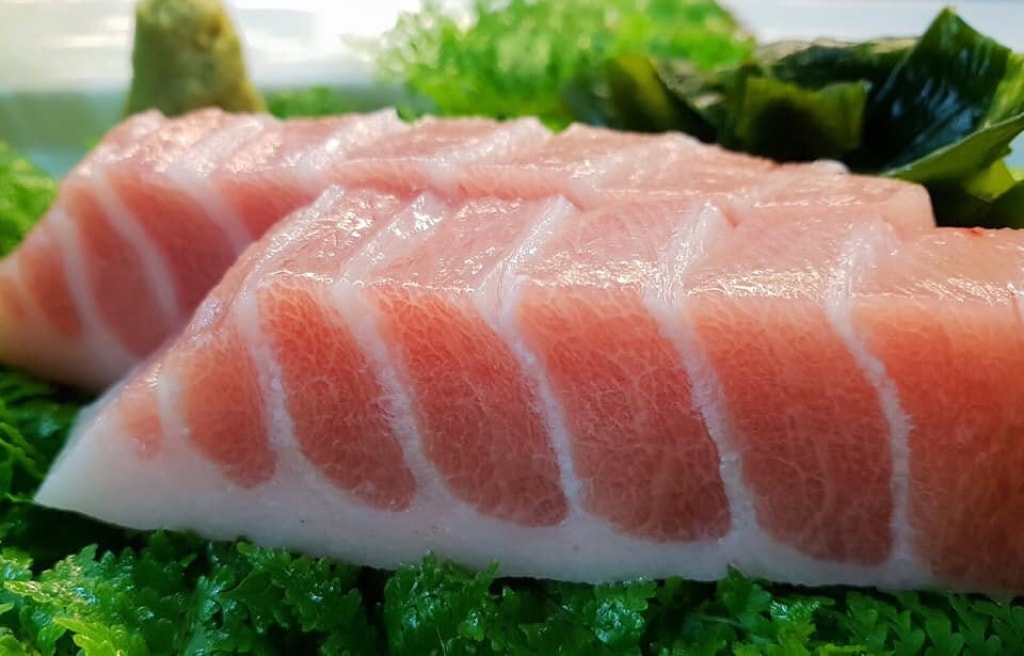 [食記] 鹿角鰭日本料理 汐止隱藏版巷弄的美食#本鮪大腹 #北海道厚岸生蠔 #石狩味增牛培根鍋 #午魚一夜干 #海膽握壽司 #玫瑰鮭魚親子丼