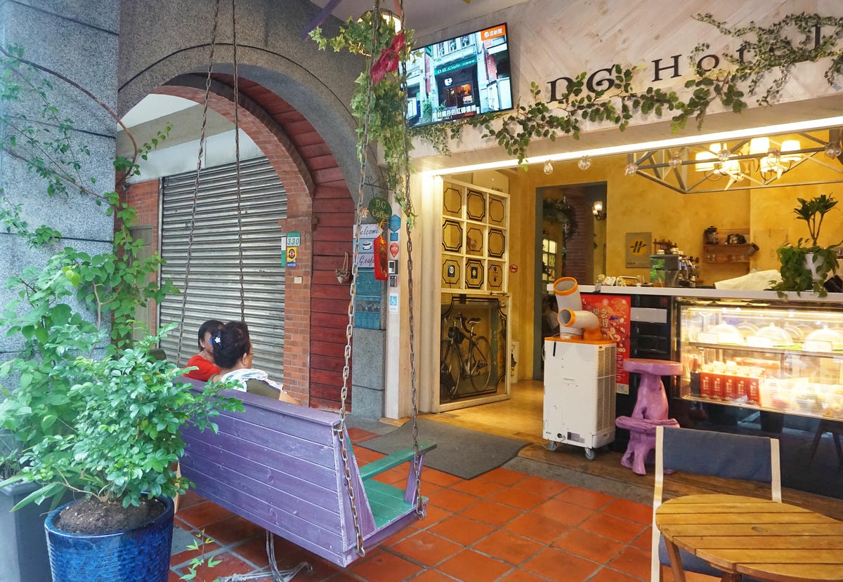  [大稻埕-網紅下午茶推薦] D.G.Cafe 花園咖啡 拐個彎就秒飛南法好吃的生巧克力塔+檸檬塔更是下午茶必點的美味!