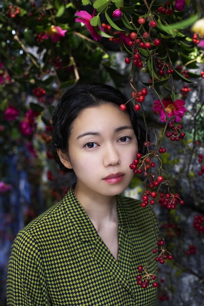 人間失格:太宰治與他的3個女人_新聞稿照04_二階堂富美飾演寡婦「富榮」 形象為「山茶花」 人間失格:太宰治與他的3個女人_新聞稿照04_二階堂富美飾演寡婦「富榮」 形象為「山茶花」