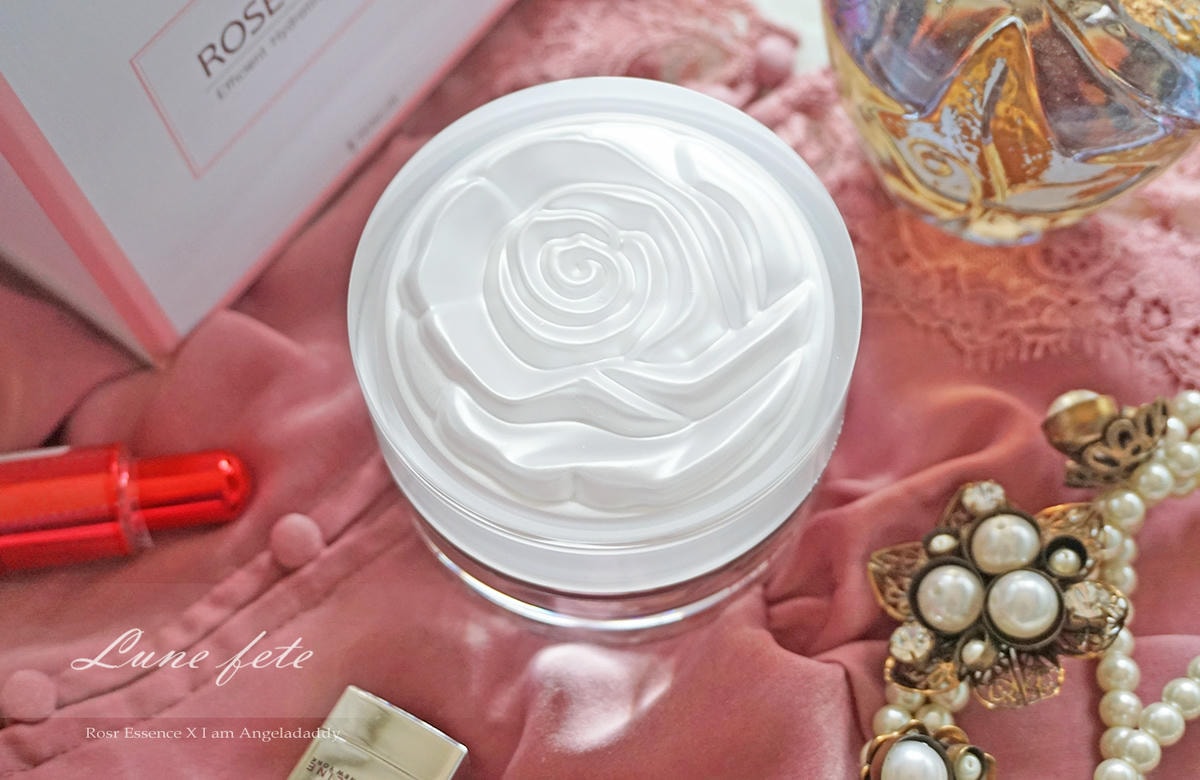 DSC08433.JPG[2020年度保養推薦] ROSE ESSENCE 玫瑰精萃高效保濕修護膠囊   少女心大噴發 美顏美髮均適用好聞的香氣與高吸收度 使用起來倍感療癒 #膠囊 #換機肌膚保養 #保養品推薦 #玫瑰精萃高效保濕修護膠囊 #精萃膠囊 #多效合一 #全膚質適用 本篇有抽獎活動 請見文末活動辦法 