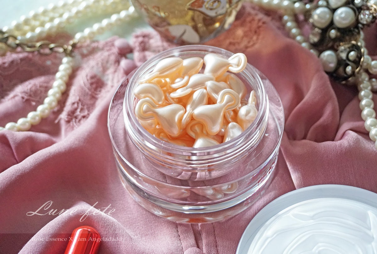 [2020年度保養推薦] ROSE ESSENCE 玫瑰精萃高效保濕修護膠囊   少女心大噴發 美顏美髮均適用好聞的香氣與高吸收度 使用起來倍感療癒 #膠囊 #換機肌膚保養 #保養品推薦 #玫瑰精萃高效保濕修護膠囊 #精萃膠囊 #多效合一 #全膚質適用 本篇有抽獎活動 請見文末活動辦法 