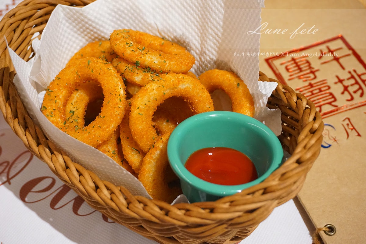 基隆美食 基隆廟口月之牛炙燒牛排專賣店   原肉現切牛排 主打海陸雙拼 牛排雙拼套餐!DSC09796.JPG