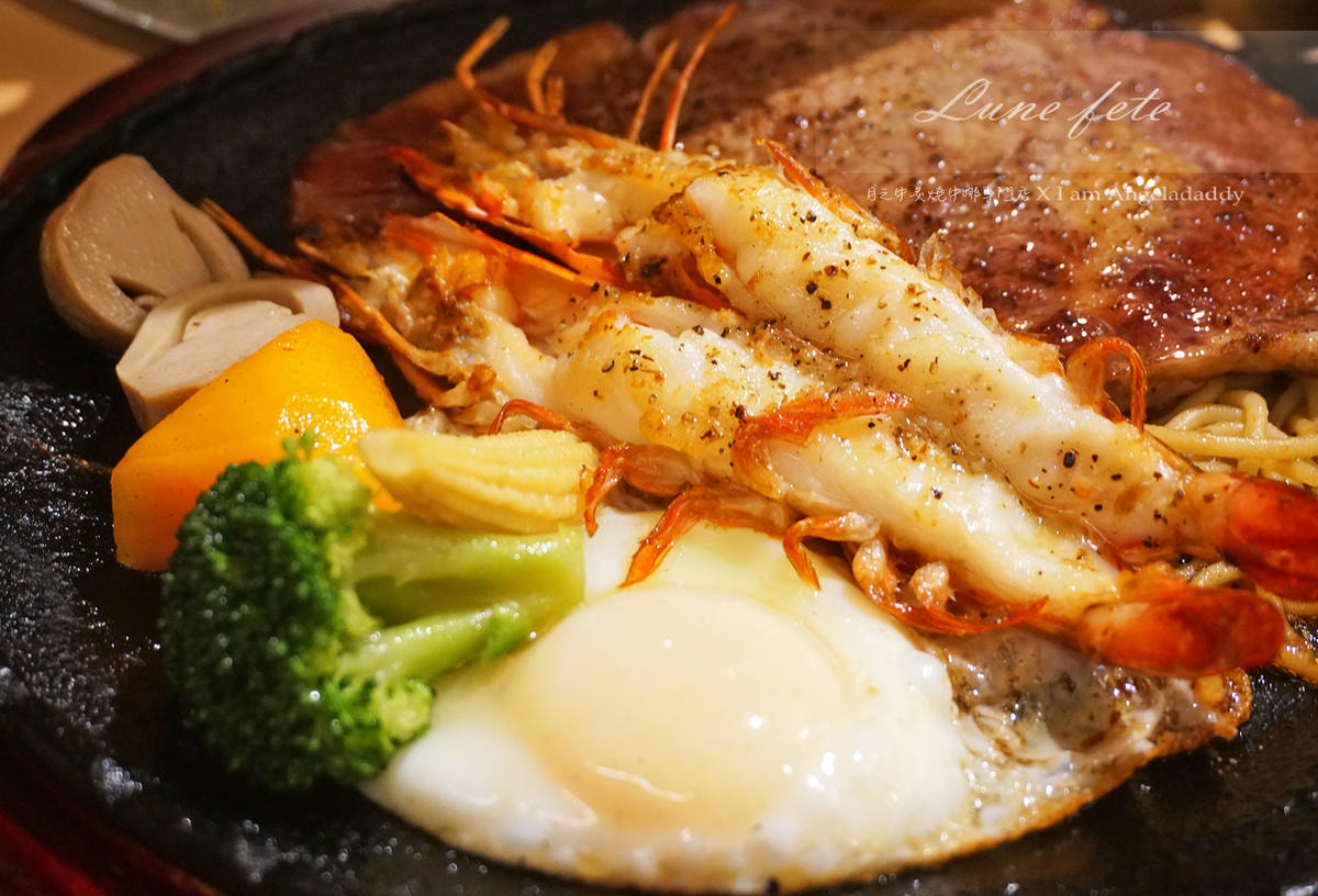 基隆美食 基隆廟口月之牛炙燒牛排專賣店   原肉現切牛排 主打海陸雙拼 牛排雙拼套餐!DSC09875.JPG