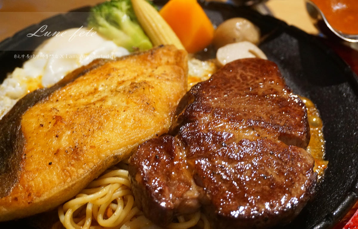 基隆美食 基隆廟口月之牛炙燒牛排專賣店   原肉現切牛排 主打海陸雙拼 牛排雙拼套餐!DSC09886.JPG