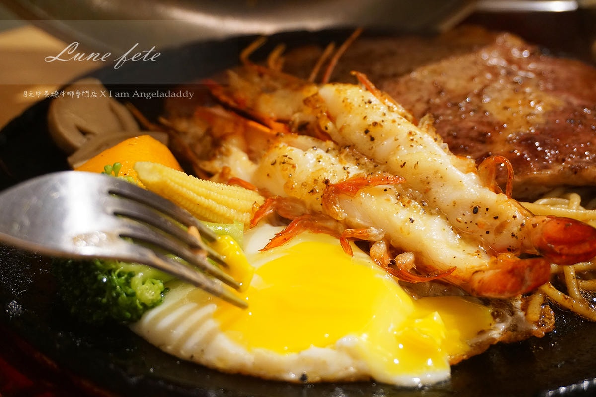 基隆美食 基隆廟口月之牛炙燒牛排專賣店   原肉現切牛排 主打海陸雙拼 牛排雙拼套餐!DSC09880.JPG