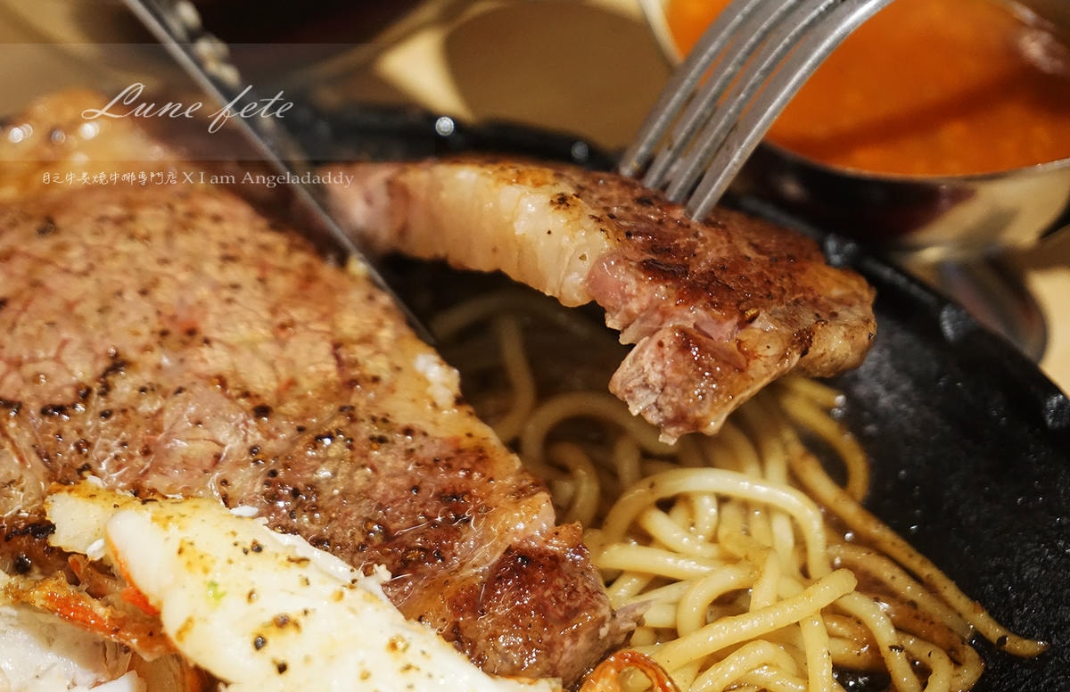 基隆美食 基隆廟口月之牛炙燒牛排專賣店   原肉現切牛排 主打海陸雙拼 牛排雙拼套餐!DSC09940.JPG