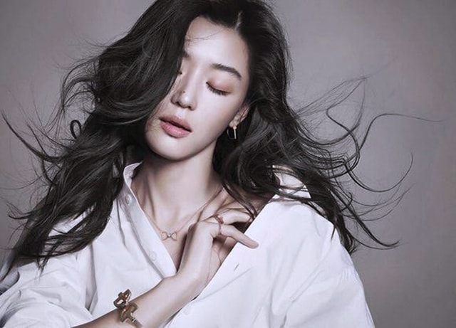  棠小璇:Lobor Watches Cosmopolitan大錶面陽剛錶款 體現力量與美感 更能凸顯女人味!
