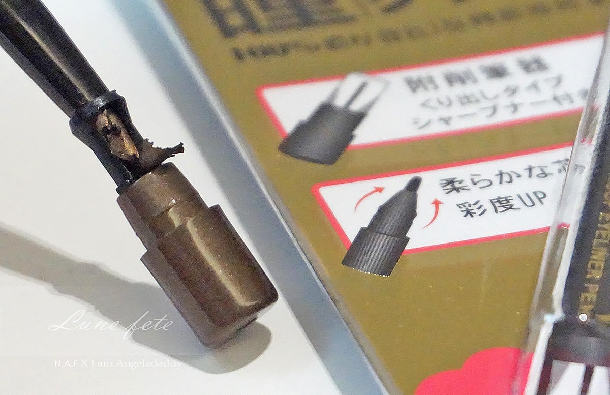 好用彩妝推薦:N.A.F 1+1防水持久旋轉眼線膠筆-第三代全新進化版、N.A.FLED星光打亮餅! DSC02060.JPG