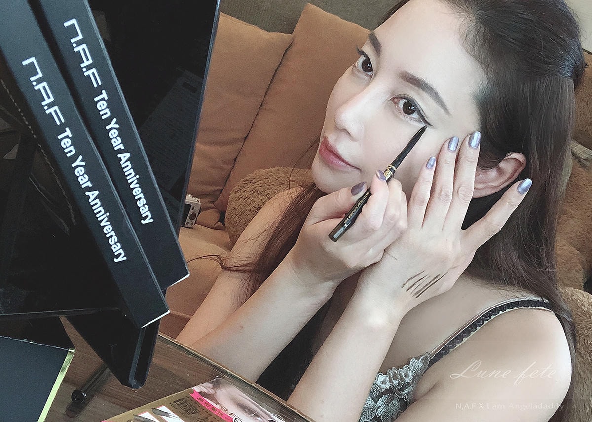 好用彩妝推薦:N.A.F 1+1防水持久旋轉眼線膠筆-第三代全新進化版、N.A.FLED星光打亮餅! IMG_3913.JPG