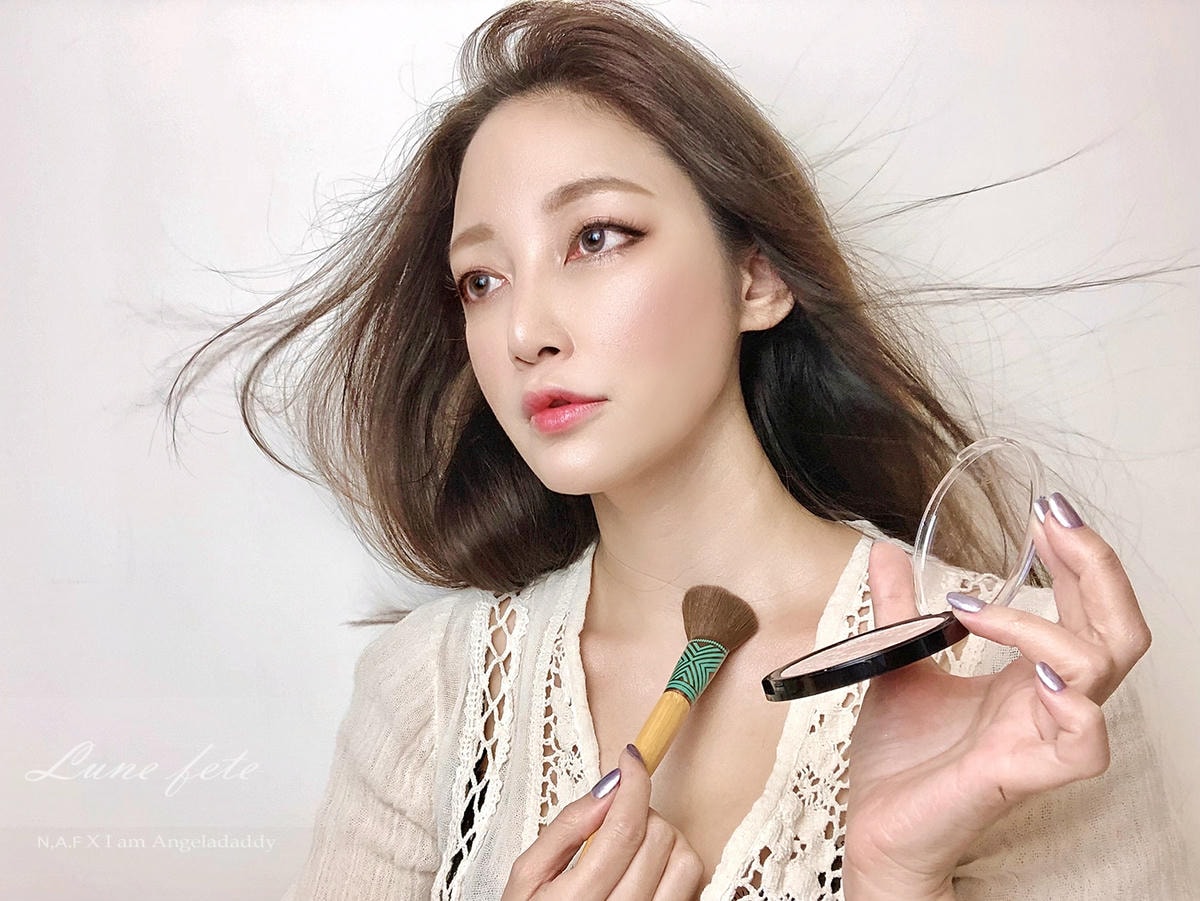 好用彩妝推薦:N.A.F 1+1防水持久旋轉眼線膠筆-第三代全新進化版、N.A.FLED星光打亮餅! IMG_4310.JPG