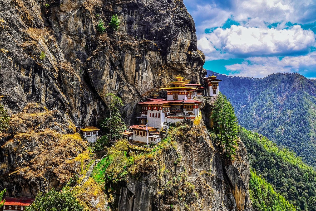 02_BhutanNeedtoKnow__TheHiketoTigersNest_shutterstock_1091715818.jpg 02_BhutanNeedtoKnow__TheHiketoTigersNest_shutterstock_1091715818.jpg