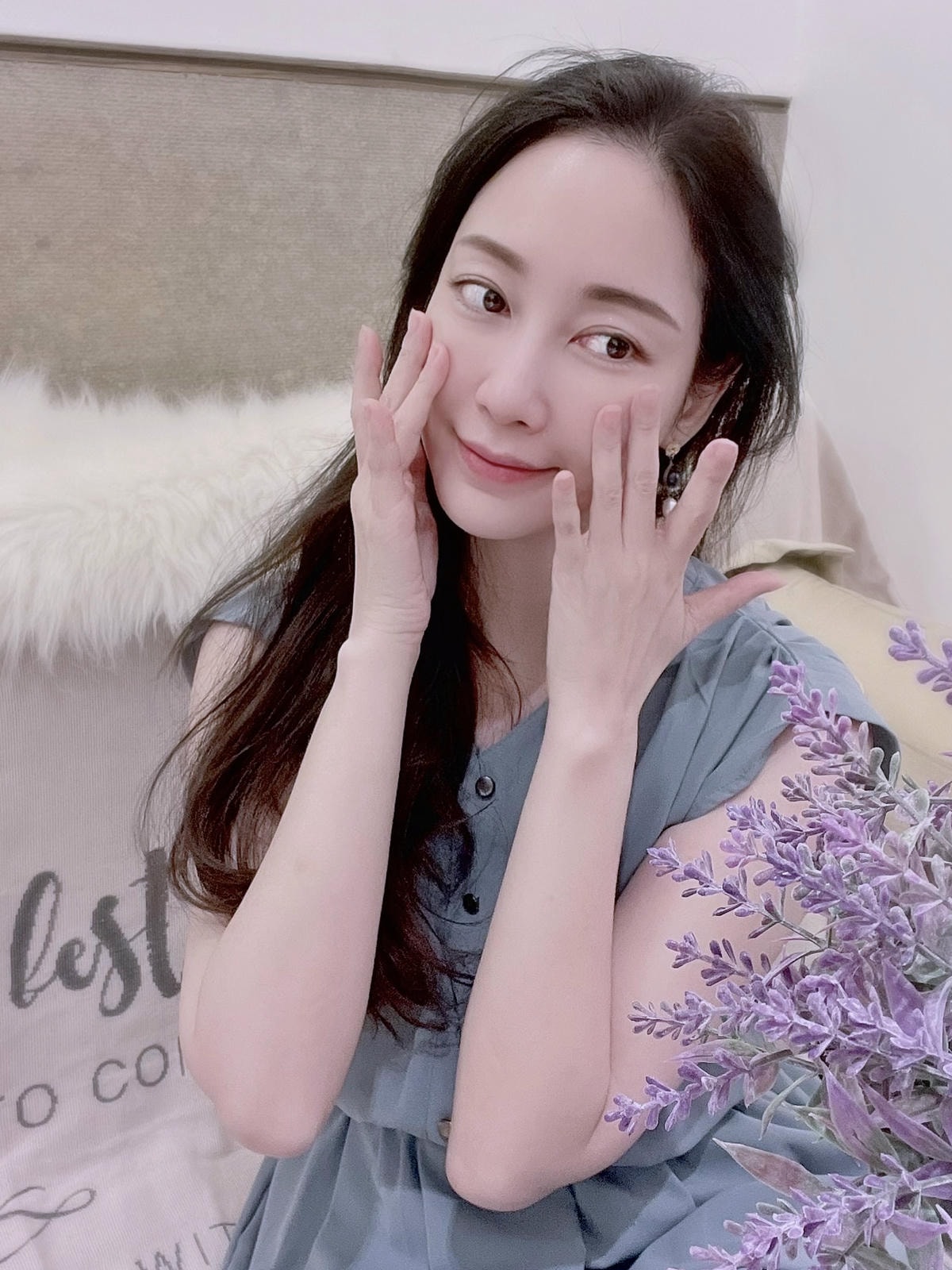 有了 芯澄澤齡-全效潤澤保濕露 ...我的妝容從外出開始就能持續保鮮...也滿足了我隨時隨地為肌膚補充水份的需求!23.jpg