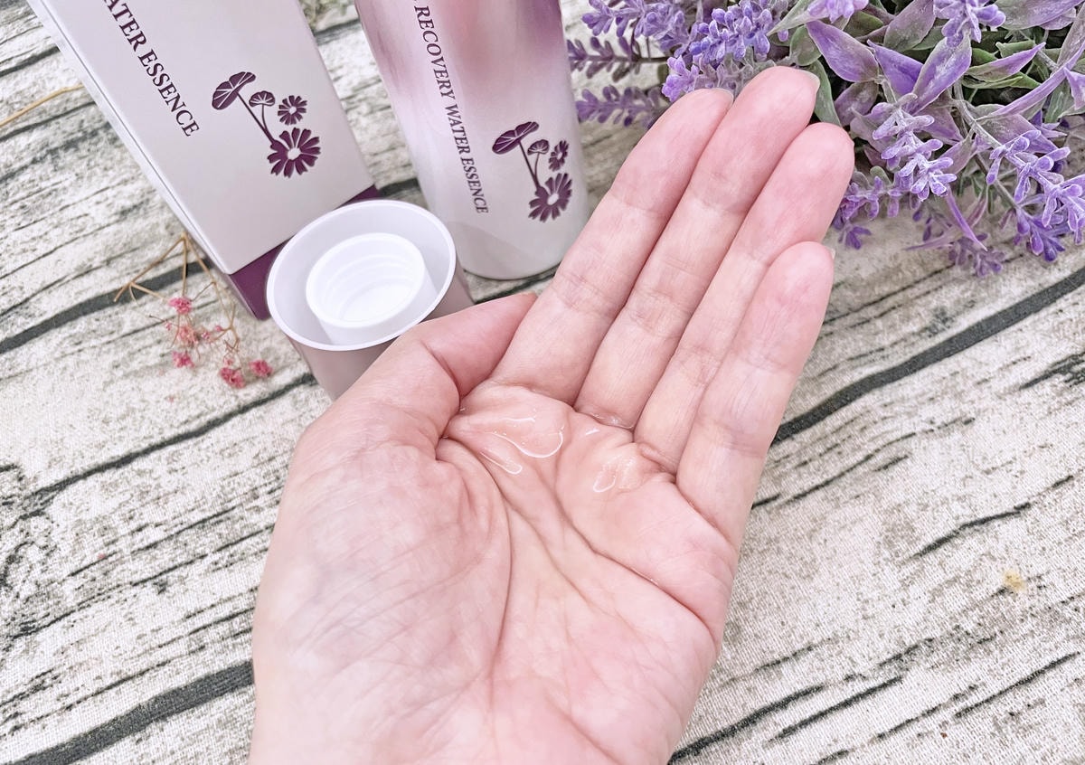 有了 芯澄澤齡-全效潤澤保濕露 ...我的妝容從外出開始就能持續保鮮...也滿足了我隨時隨地為肌膚補充水份的需求!s.jpg