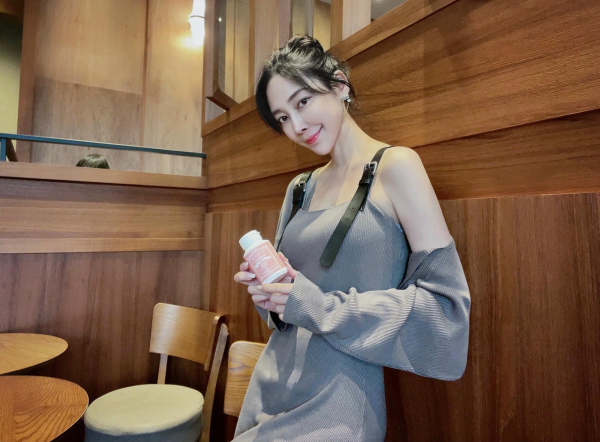 LINE_ALBUM_2022924_220925_0.jpg #膠原蛋白推薦 #膠原蛋白好處 #誰需要膠原蛋白 #膠原蛋白是吃什麼的 #膠原蛋白功效何時吃 #膠原蛋白開箱 #膠原蛋白心得 #怕胖吃的膠原蛋白 #凍齡保健食品 #低熱量膠原蛋白 #口服膠原蛋白 #幾歲吃膠原蛋白 #膠原蛋白比較 #美白產品 #膠原蛋白有用嗎 #好吸收膠原蛋白 #有感膠原蛋白 #養顏美容保健食品 #美容保健食品 #怕老該吃什麼 #NatureFit #天作之合 #美妍逆時錠 #BeautyReversal 膠原蛋白怎麼選 美妍逆時錠 好吸收無腥味 九種美妍添加 年輕膨潤一錠搞定!膠原蛋白 彈力蛋白 胎盤素 蜂王乳 白藜蘆醇 谷胱甘肽 B12 乳清蛋白 麩醯胺酸 LINE_ALBUM_2022924_220925_0.jpg