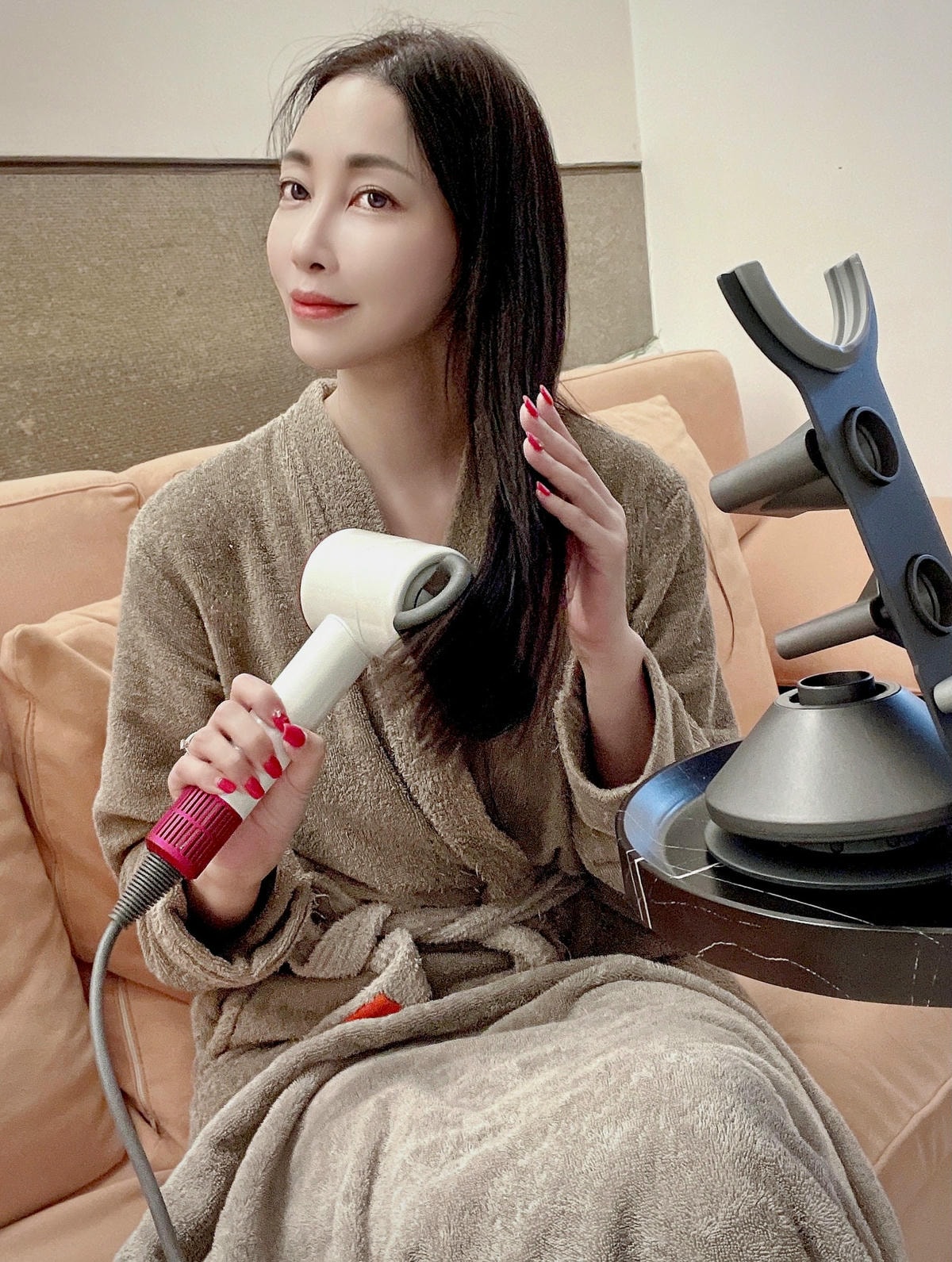 MIDORI美多莉 高風速溫控負離子吹風機 超越D牌B牌 SGS認證能吹出好髮質 速乾x5段風量 搭配多款吹頭 從頭皮美到髮梢 打造迷人天使光環