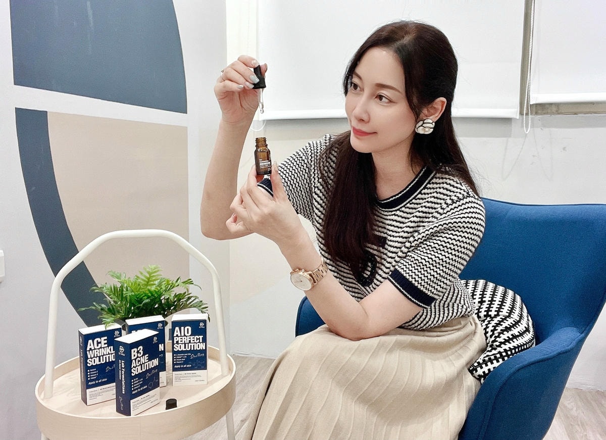 Dr.May 美博士精華推薦: B3抗痘精華、AIO美白精華 Dr.May美博士,dr.may美博士評價,四大精華,B3抗痘精華,AIO美白精華,ACE撫紋精華,MA杏仁酸精華,無水精華,美博士好用嗎,杏仁酸,微酸保養,秒白精華,美博士專利成分,保養品推薦,煥膚精華推薦,精華液推薦,抗痘,美白,淡斑,粉刺,抗老
