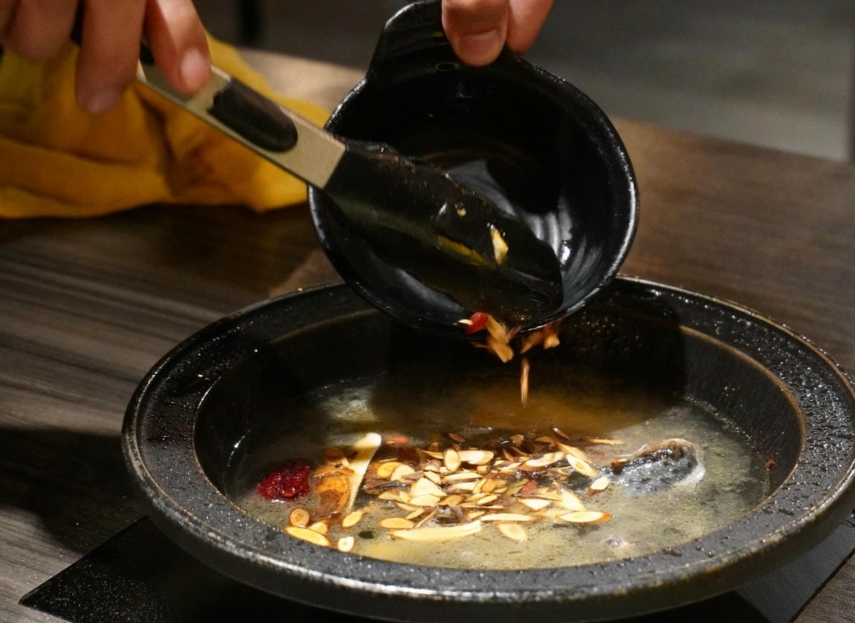 新莊美食 狂一鍋新莊復興店 濃厚系台熱炒火鍋 不 限 時 吃