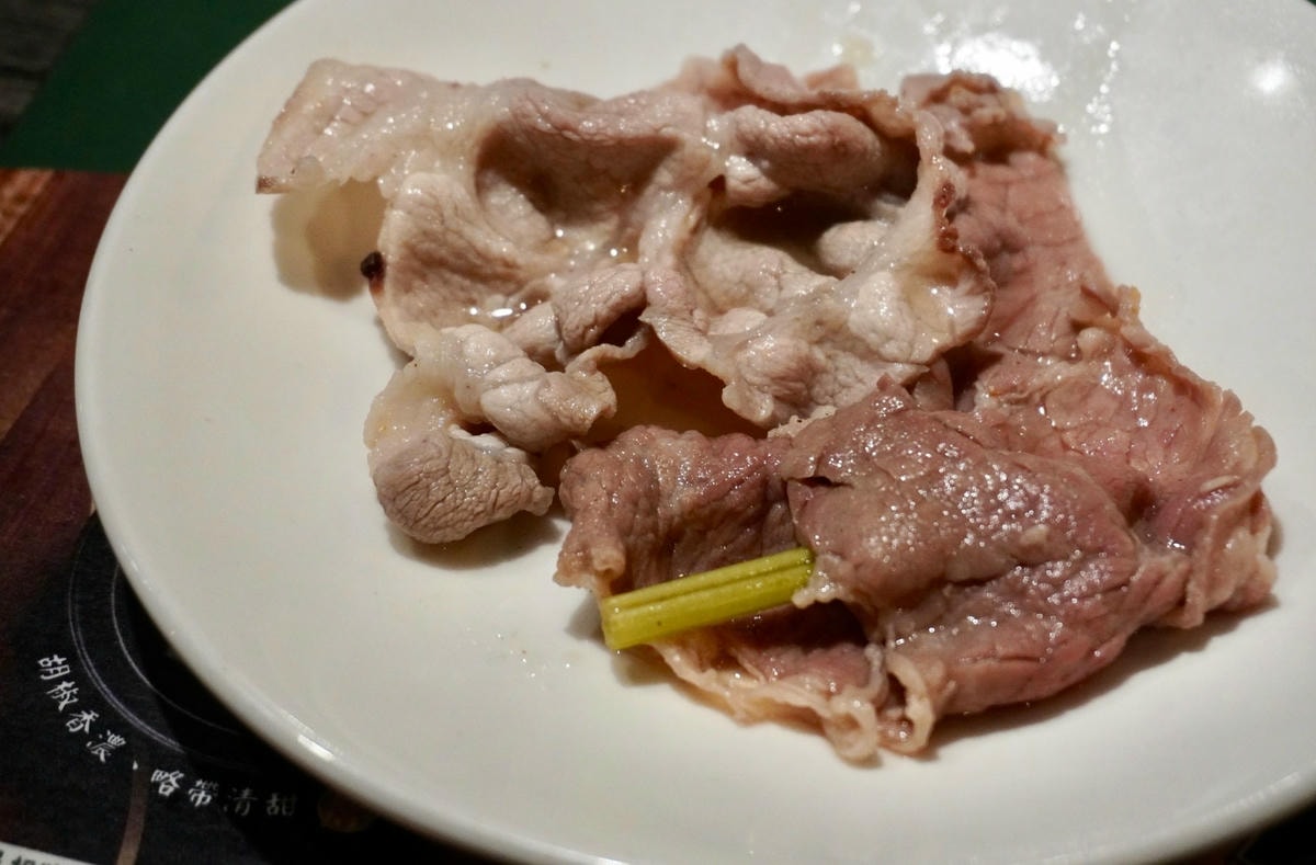 新莊美食 狂一鍋新莊復興店 濃厚系台熱炒火鍋 不 限 時 吃