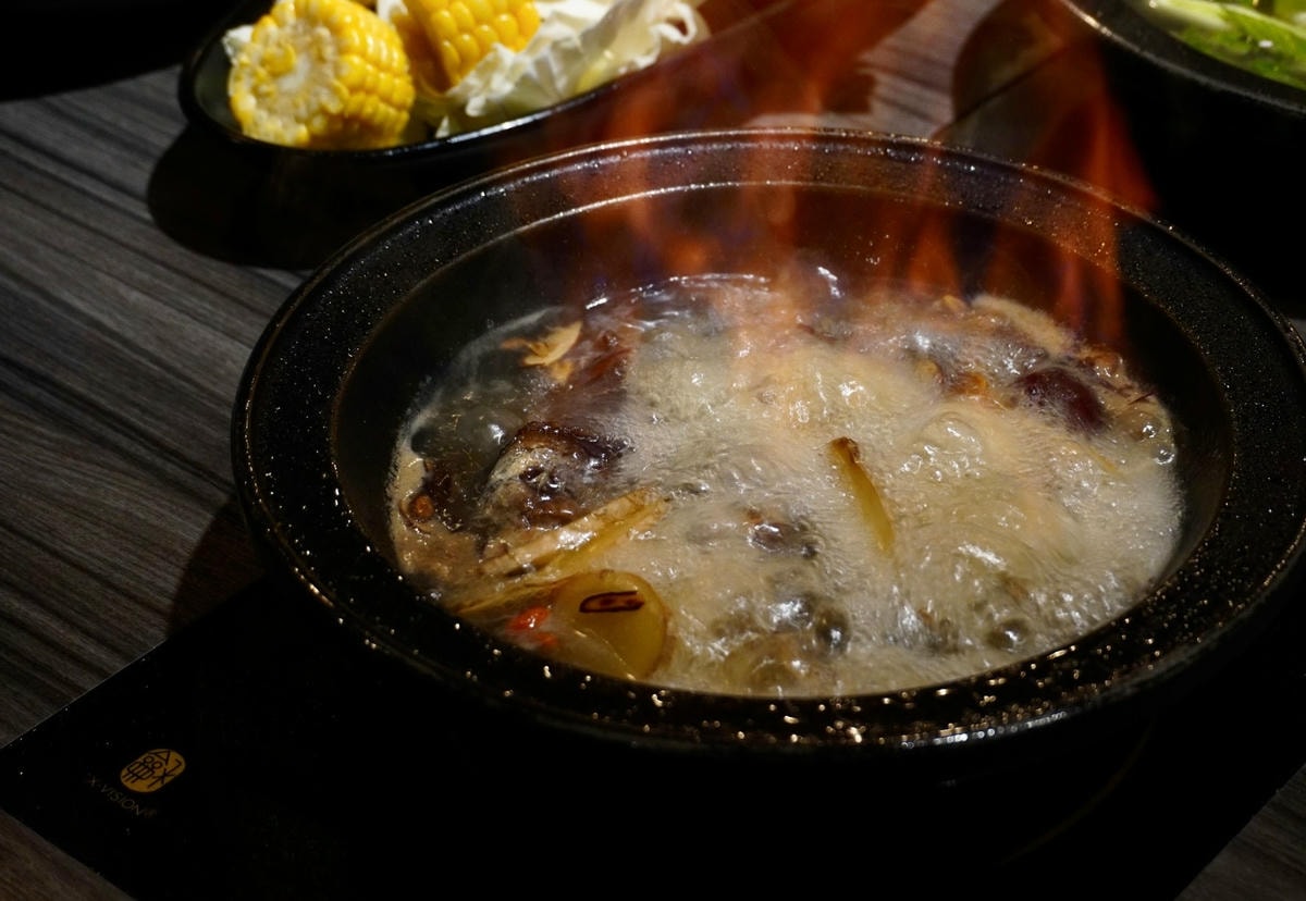 新莊美食 狂一鍋新莊復興店 濃厚系台熱炒火鍋 不 限 時 吃