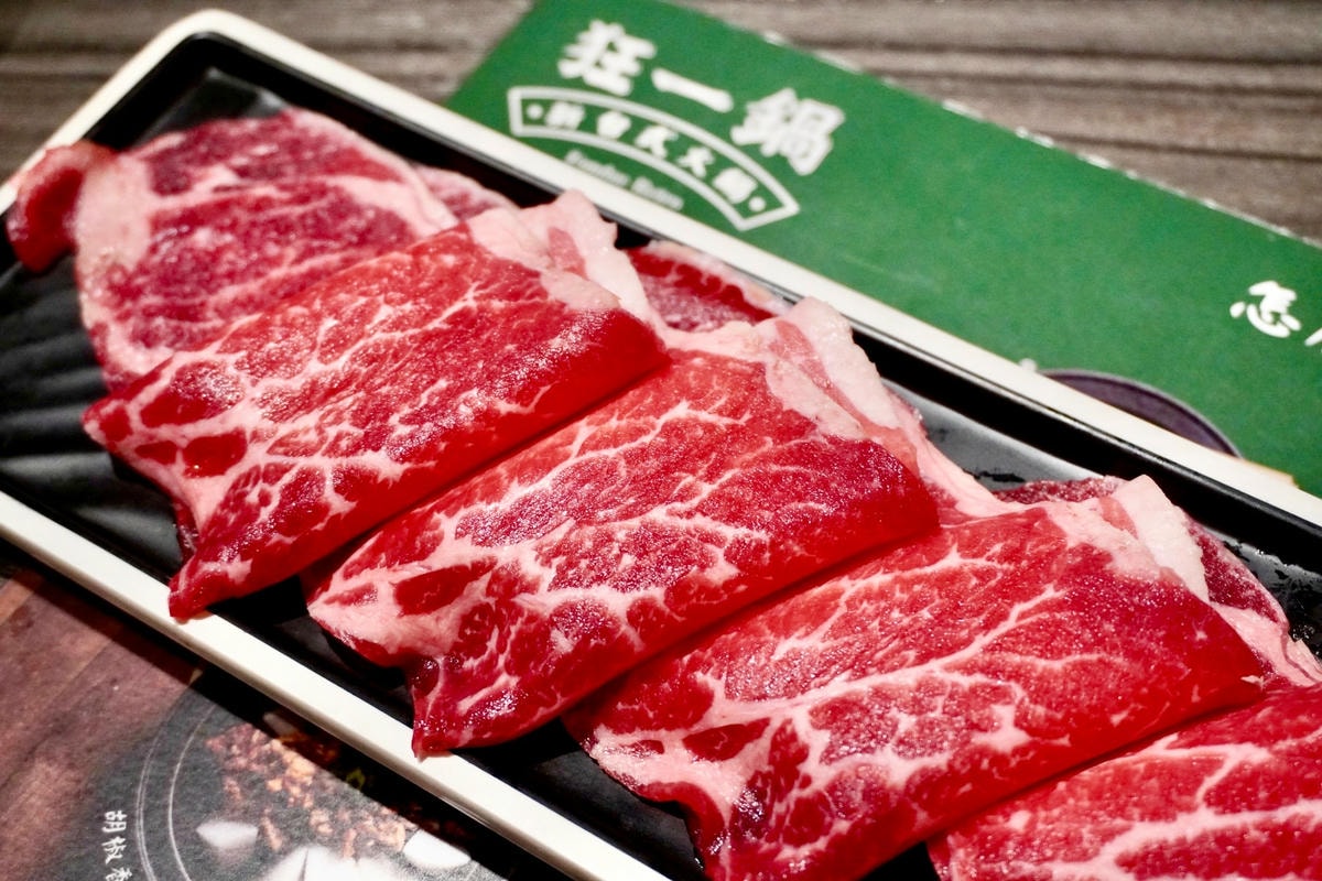 新莊美食 狂一鍋新莊復興店 濃厚系台熱炒火鍋 不 限 時 吃