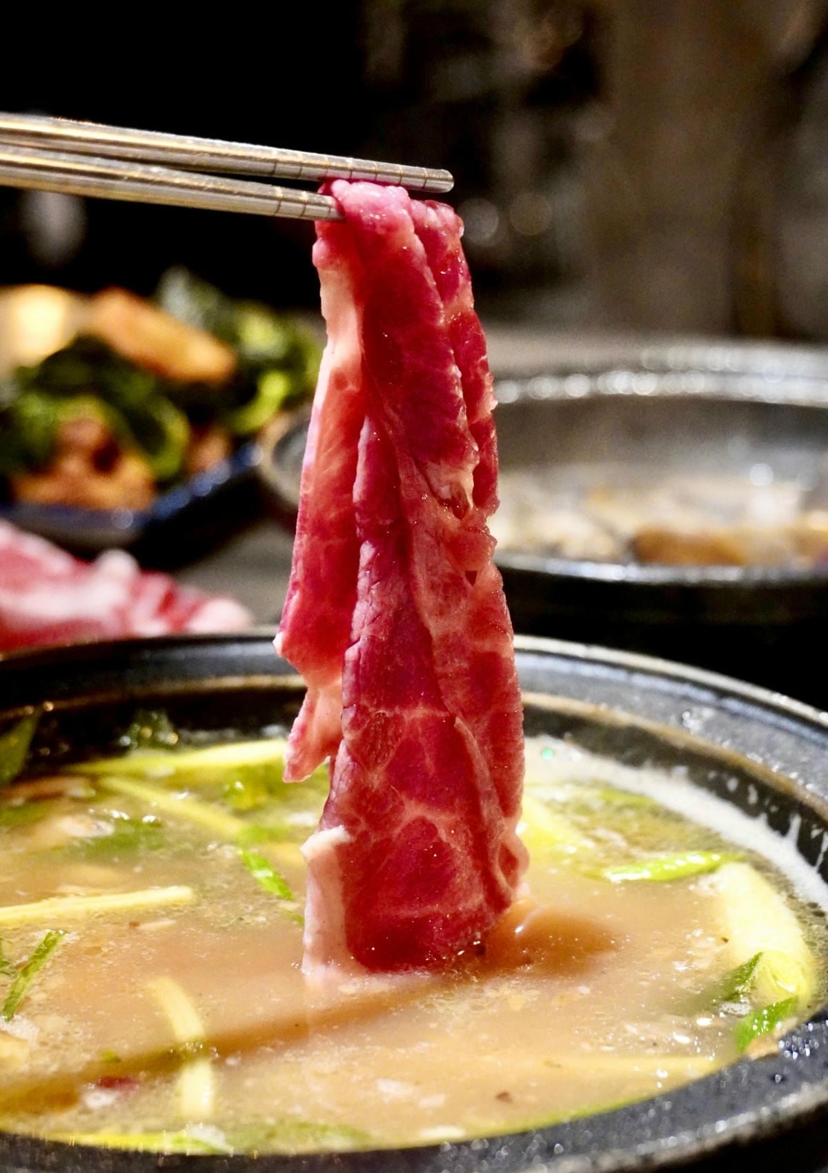新莊美食 狂一鍋新莊復興店 濃厚系台熱炒火鍋 不 限 時 吃