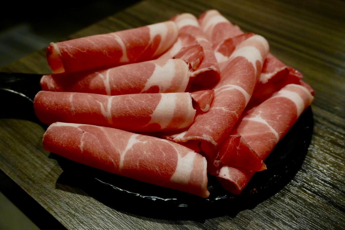 新莊美食 狂一鍋新莊復興店 濃厚系台熱炒火鍋 不 限 時 吃