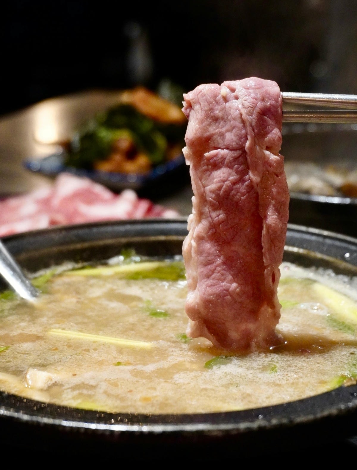 新莊美食 狂一鍋新莊復興店 濃厚系台熱炒火鍋 不 限 時 吃