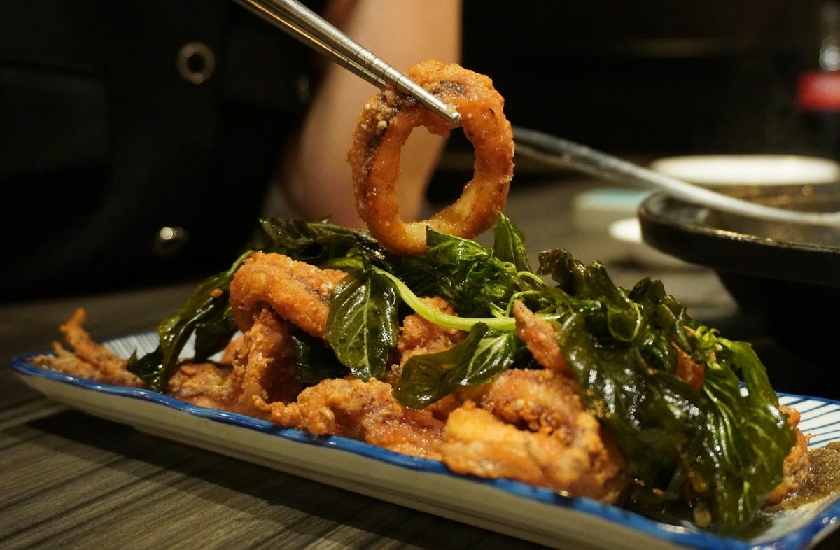 新莊美食 狂一鍋新莊復興店 濃厚系台熱炒火鍋 不 限 時 吃