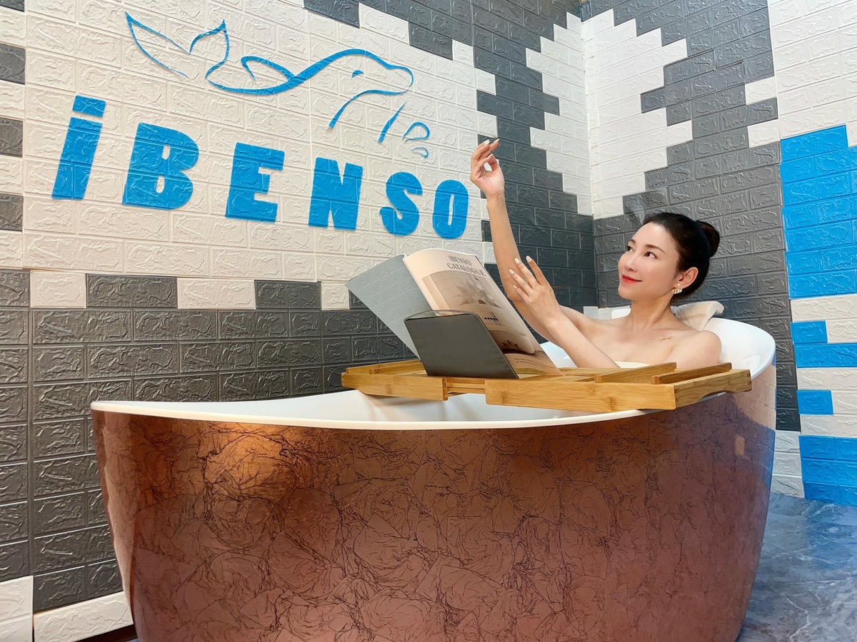 獨立式浴缸推薦 iBenso采誼國際彩繪浴缸 便於安裝清潔 獨立式浴缸推薦 iBenso采誼國際彩繪浴缸 便於安裝清潔