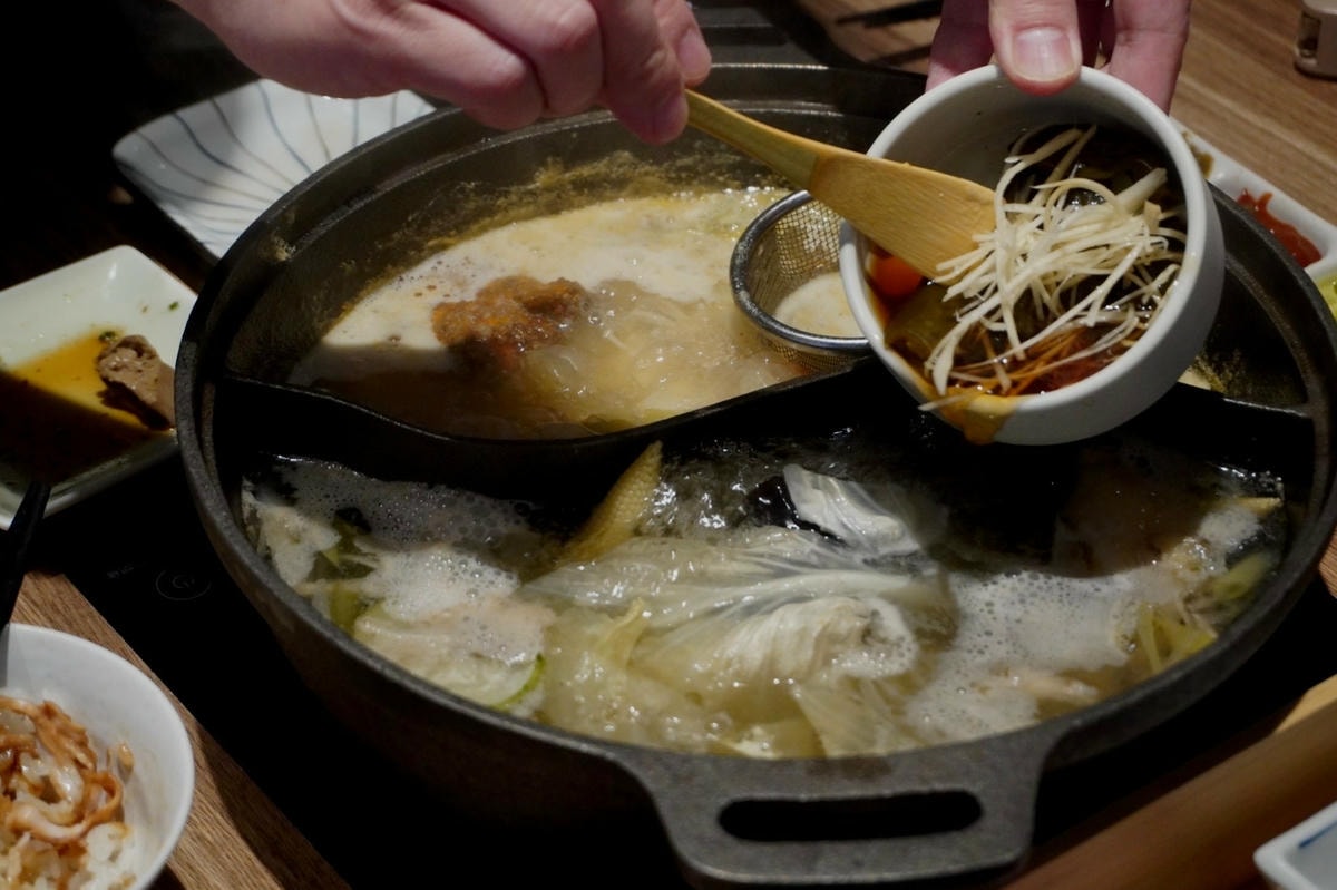 信義市府美食 優喜鍋物專門店 台北必吃這一鍋 除了有迷人的干 信義市府美食 優喜鍋物專門店 台北必吃這一鍋 除了有迷人的干