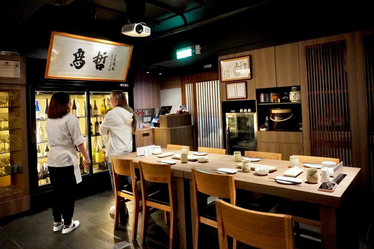 鳥哲燒物專門店 2.0升級換新裝囉 全台雞肉刺身始祖店 以西