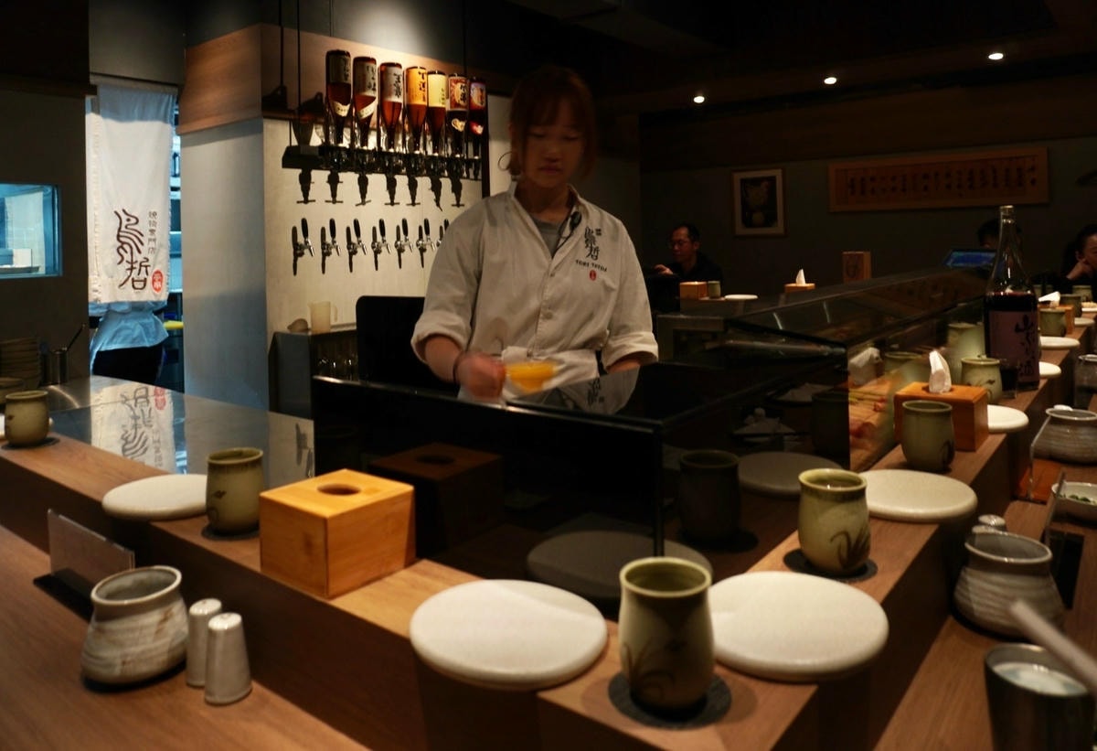 鳥哲燒物專門店 2.0升級換新裝囉 全台雞肉刺身始祖店 以西