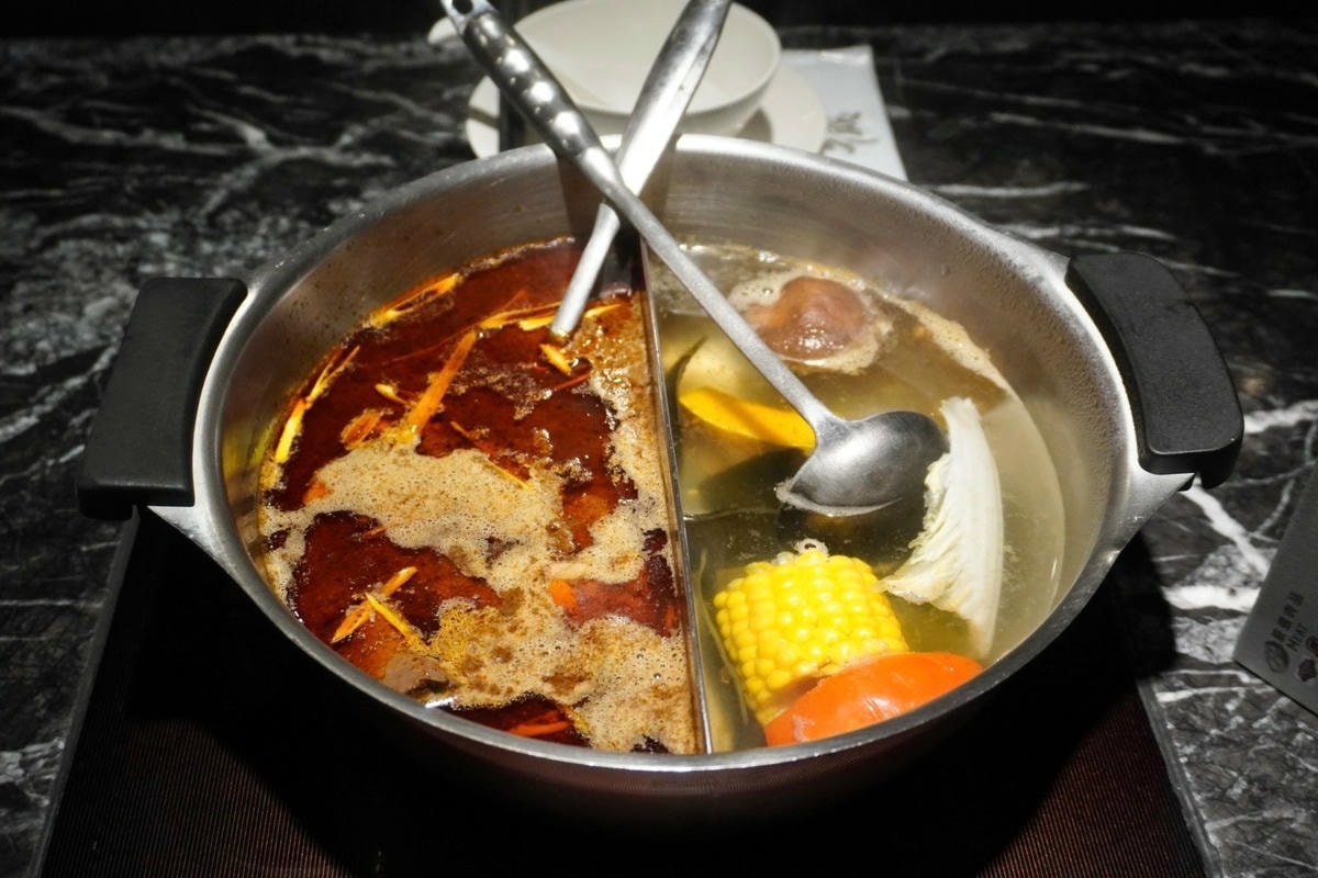 辛殿麻辣火鍋松江店 內裝升級+通過SGS檢驗(不含蘇丹紅) 辛殿麻辣火鍋松江店 內裝升級+通過SGS檢驗(不含蘇丹紅)
