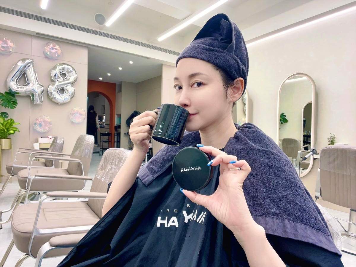 HAPPYHAIR 台中文心店 台中南屯染髮推薦 台中南屯 HAPPYHAIR 台中文心店 台中南屯染髮推薦 台中南屯護髮推薦 台中南屯美髮推薦 KO髮色不均與卡色問題找設計師Miffy就對了 染髮前後使用鉑金光感護髮 讓髮質重現生機柔亮動人!