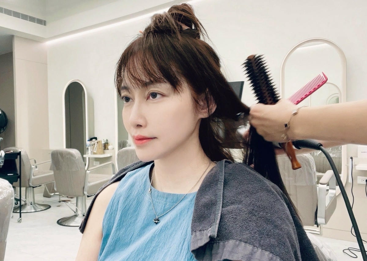 HAPPYHAIR 台中文心店 台中南屯染髮推薦 台中南屯 HAPPYHAIR 台中文心店 台中南屯染髮推薦 台中南屯護髮推薦 台中南屯美髮推薦 KO髮色不均與卡色問題找設計師Miffy就對了 染髮前後使用鉑金光感護髮 讓髮質重現生機柔亮動人!