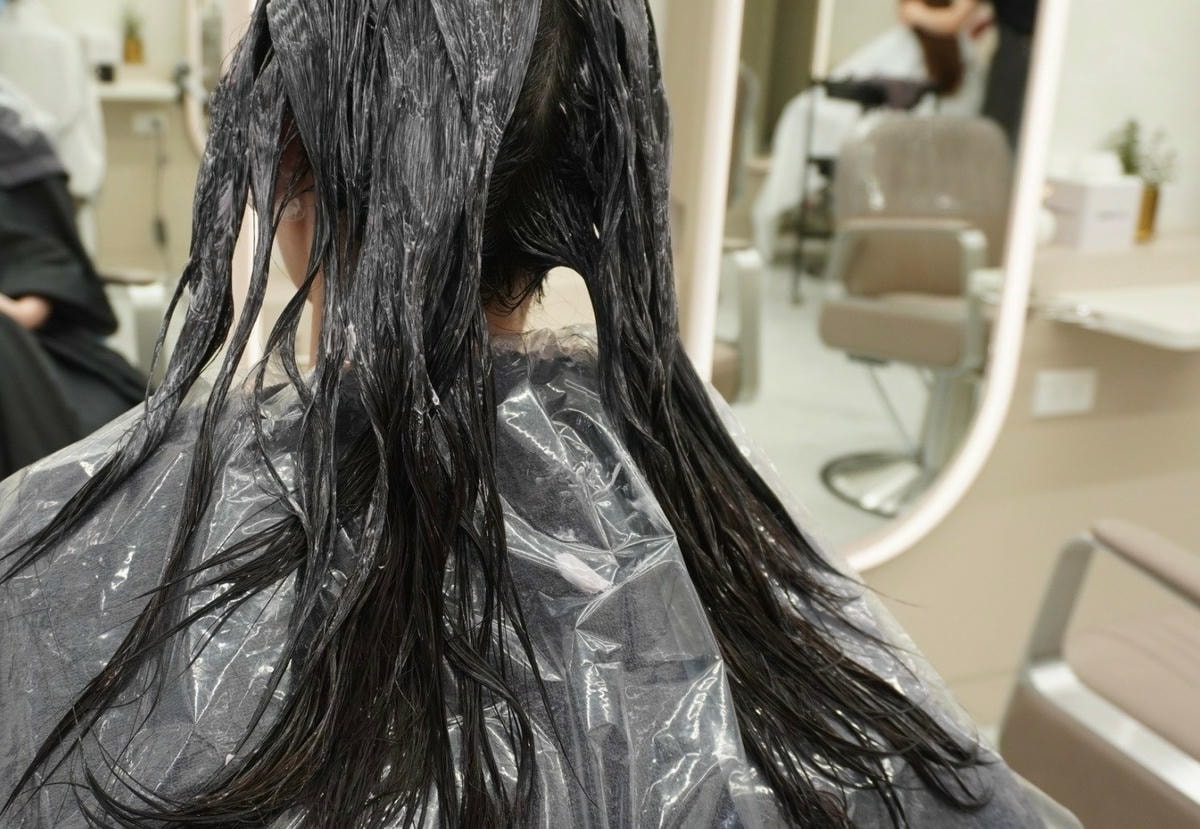 HAPPYHAIR 台中文心店 台中南屯染髮推薦 台中南屯 HAPPYHAIR 台中文心店 台中南屯染髮推薦 台中南屯護髮推薦 台中南屯美髮推薦 KO髮色不均與卡色問題找設計師Miffy就對了 染髮前後使用鉑金光感護髮 讓髮質重現生機柔亮動人!