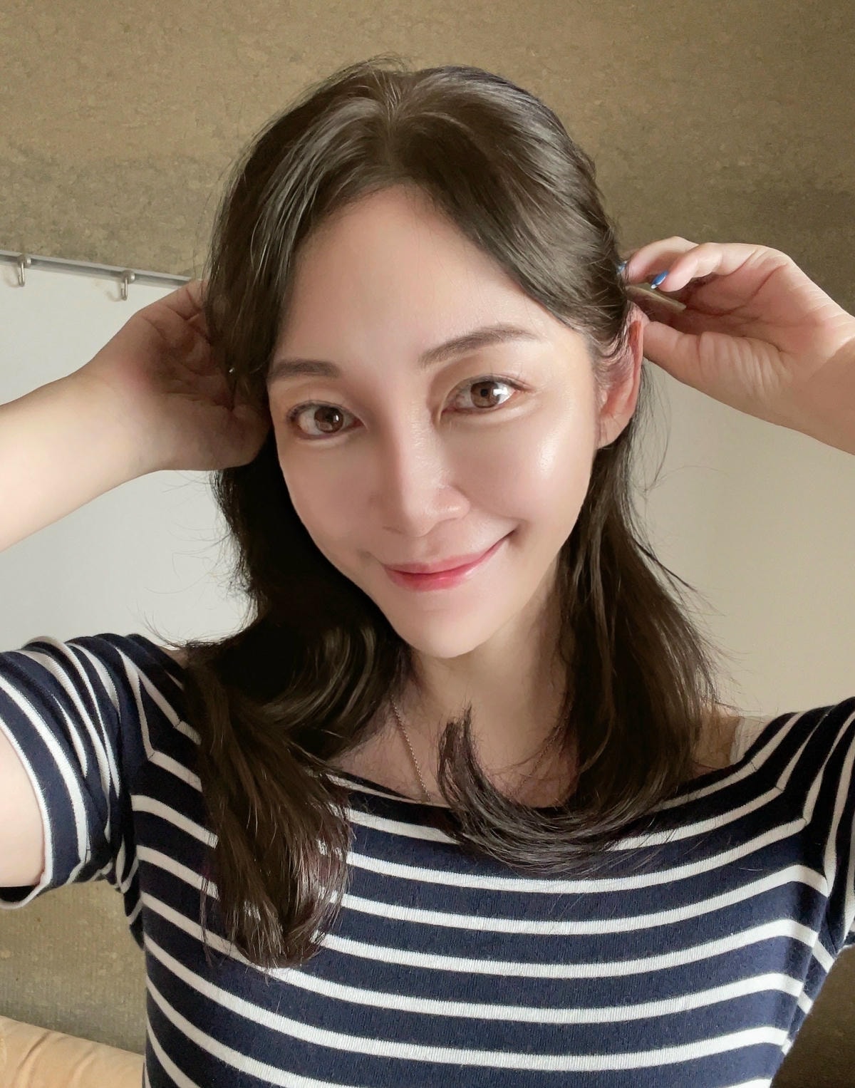 HAPPYHAIR 台中文心店 台中南屯染髮推薦 台中南屯 HAPPYHAIR 台中文心店 台中南屯染髮推薦 台中南屯護髮推薦 台中南屯美髮推薦 KO髮色不均與卡色問題找設計師Miffy就對了 染髮前後使用鉑金光感護髮 讓髮質重現生機柔亮動人!