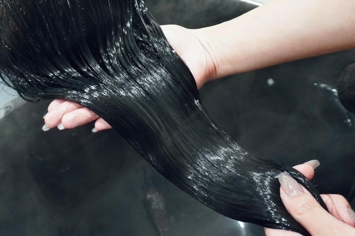 HAPPYHAIR 台中文心店 台中南屯染髮推薦 台中南屯 HAPPYHAIR 台中文心店 台中南屯染髮推薦 台中南屯護髮推薦 台中南屯美髮推薦 KO髮色不均與卡色問題找設計師Miffy就對了 染髮前後使用鉑金光感護髮 讓髮質重現生機柔亮動人!