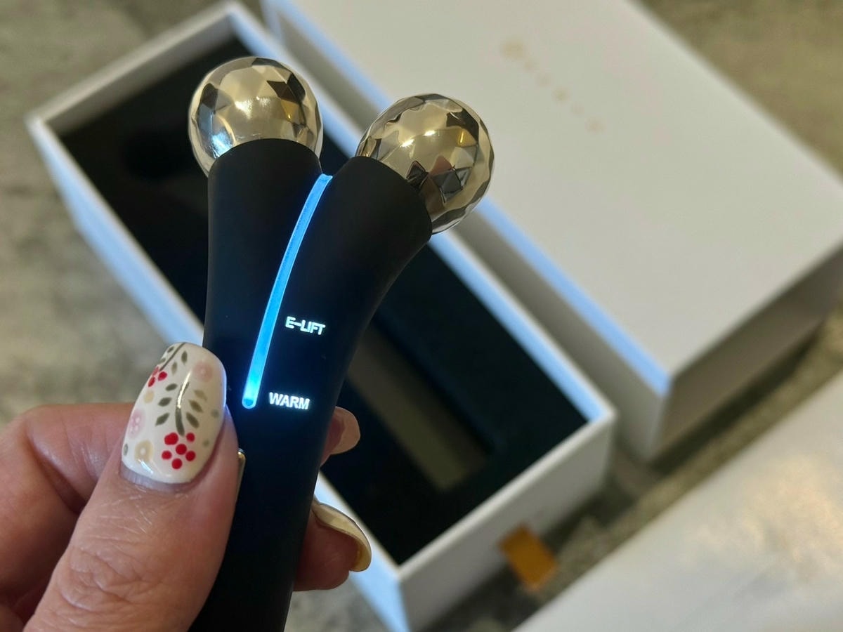 媲美醫美電音波的VoltaTM繃繃棒 6D超微電溫感緊緻儀,每 媲美醫美電音波的VoltaTM繃繃棒 6D超微電溫感緊緻儀,每