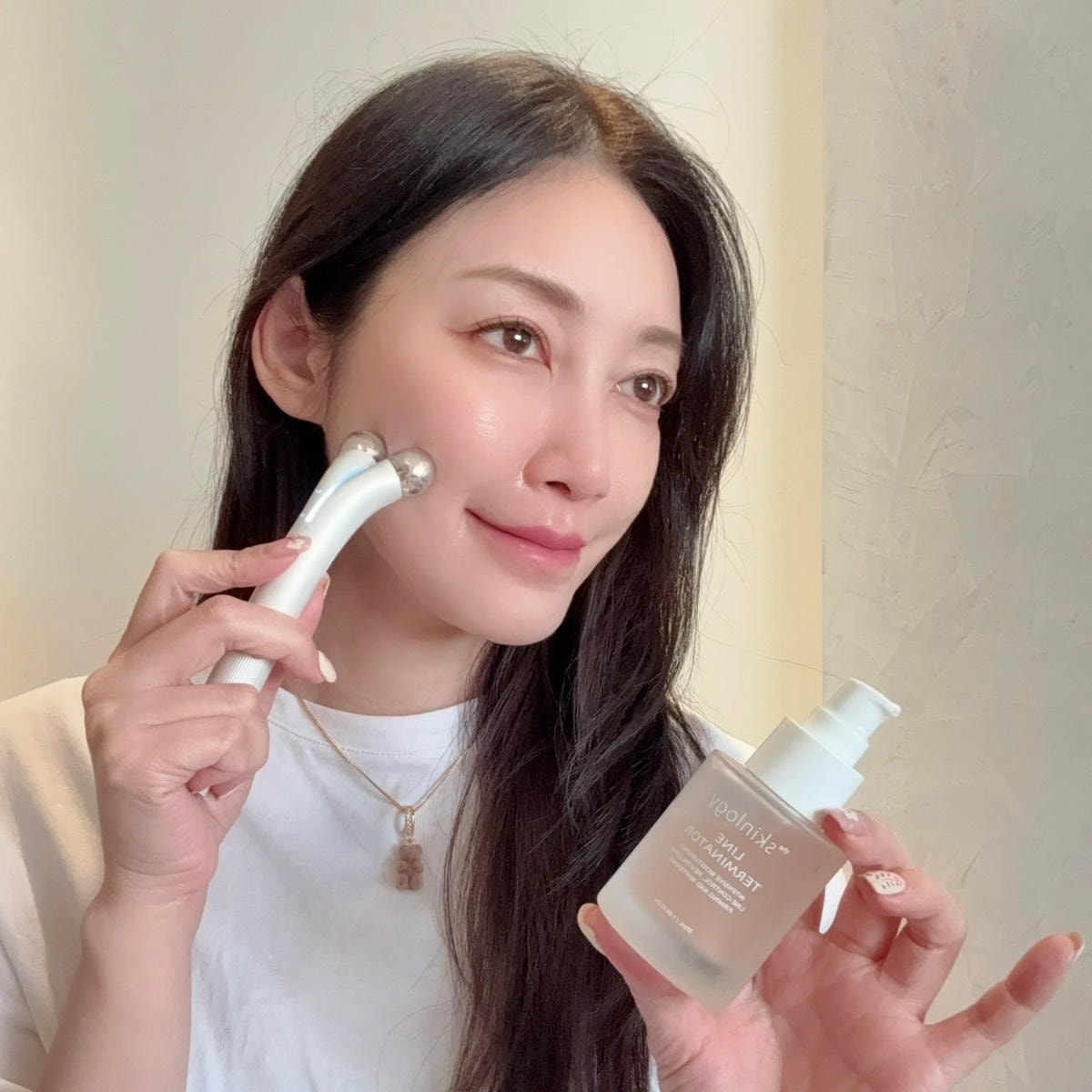 媲美醫美電音波的VoltaTM繃繃棒 6D超微電溫感緊緻儀,每 媲美醫美電音波的VoltaTM繃繃棒 6D超微電溫感緊緻儀,每