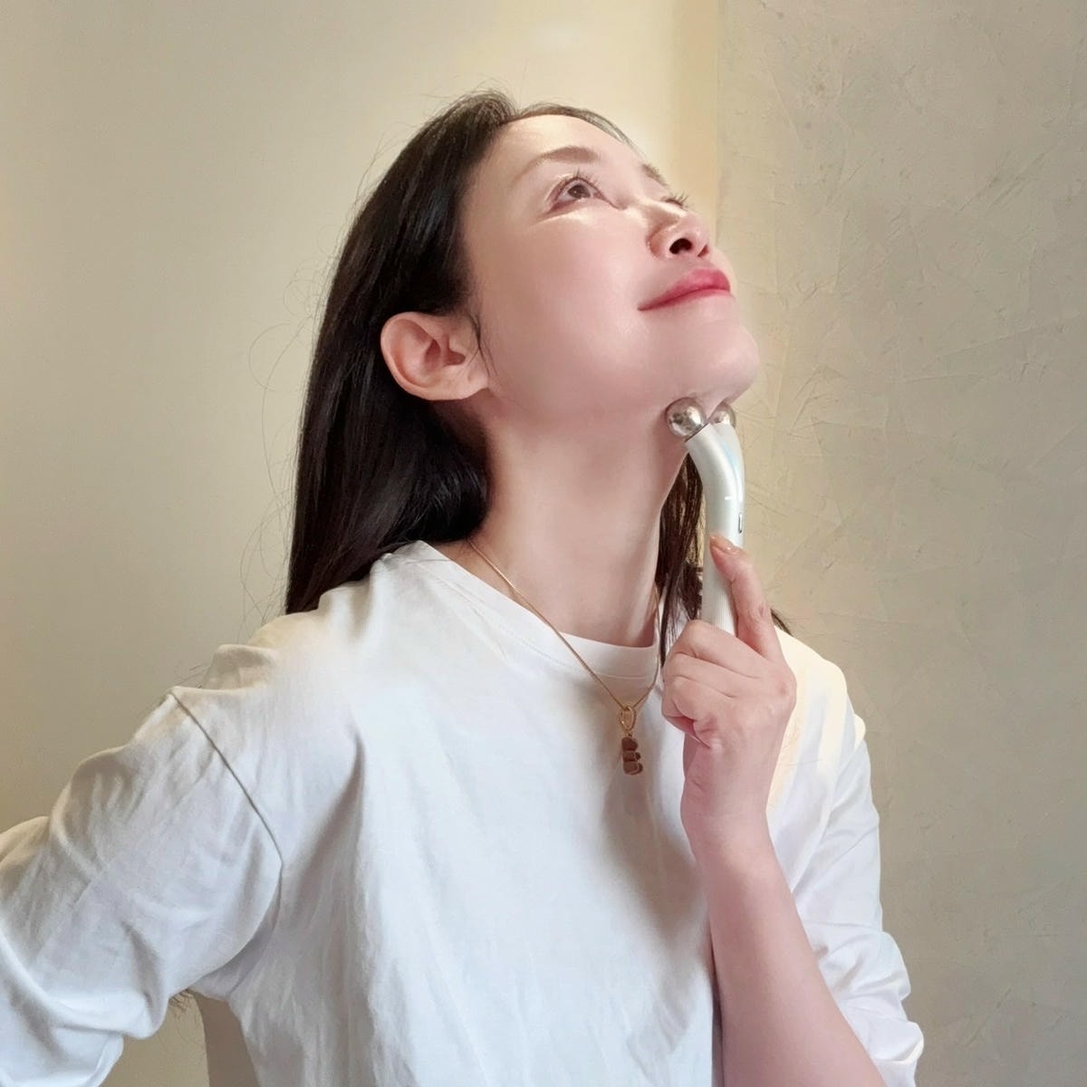 媲美醫美電音波的VoltaTM繃繃棒 6D超微電溫感緊緻儀,每 媲美醫美電音波的VoltaTM繃繃棒 6D超微電溫感緊緻儀,每