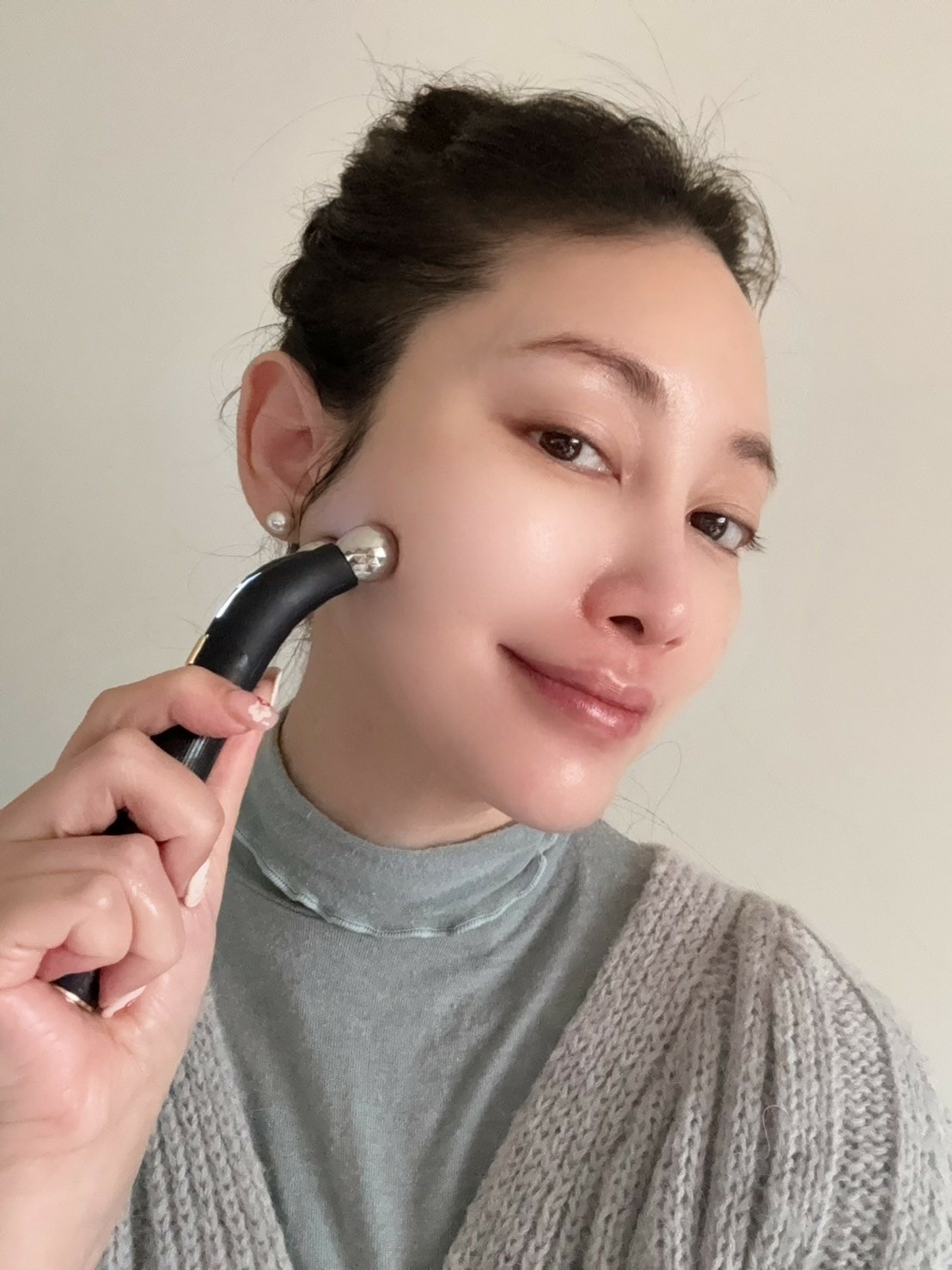 媲美醫美電音波的VoltaTM繃繃棒 6D超微電溫感緊緻儀,每 媲美醫美電音波的VoltaTM繃繃棒 6D超微電溫感緊緻儀,每