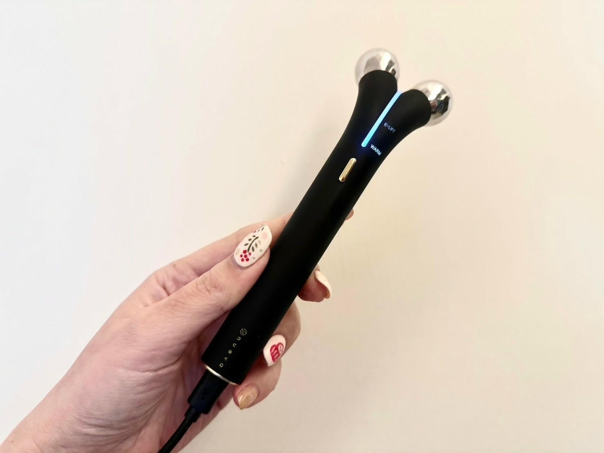 媲美醫美電音波的VoltaTM繃繃棒 6D超微電溫感緊緻儀,每 媲美醫美電音波的VoltaTM繃繃棒 6D超微電溫感緊緻儀,每