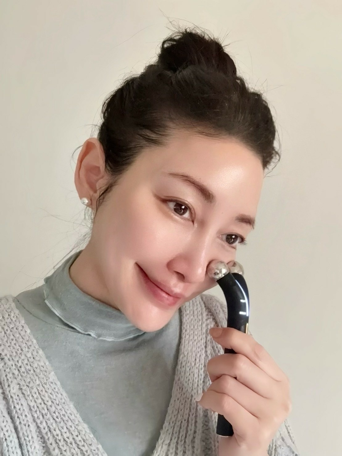 媲美醫美電音波的VoltaTM繃繃棒 6D超微電溫感緊緻儀,每 媲美醫美電音波的VoltaTM繃繃棒 6D超微電溫感緊緻儀,每
