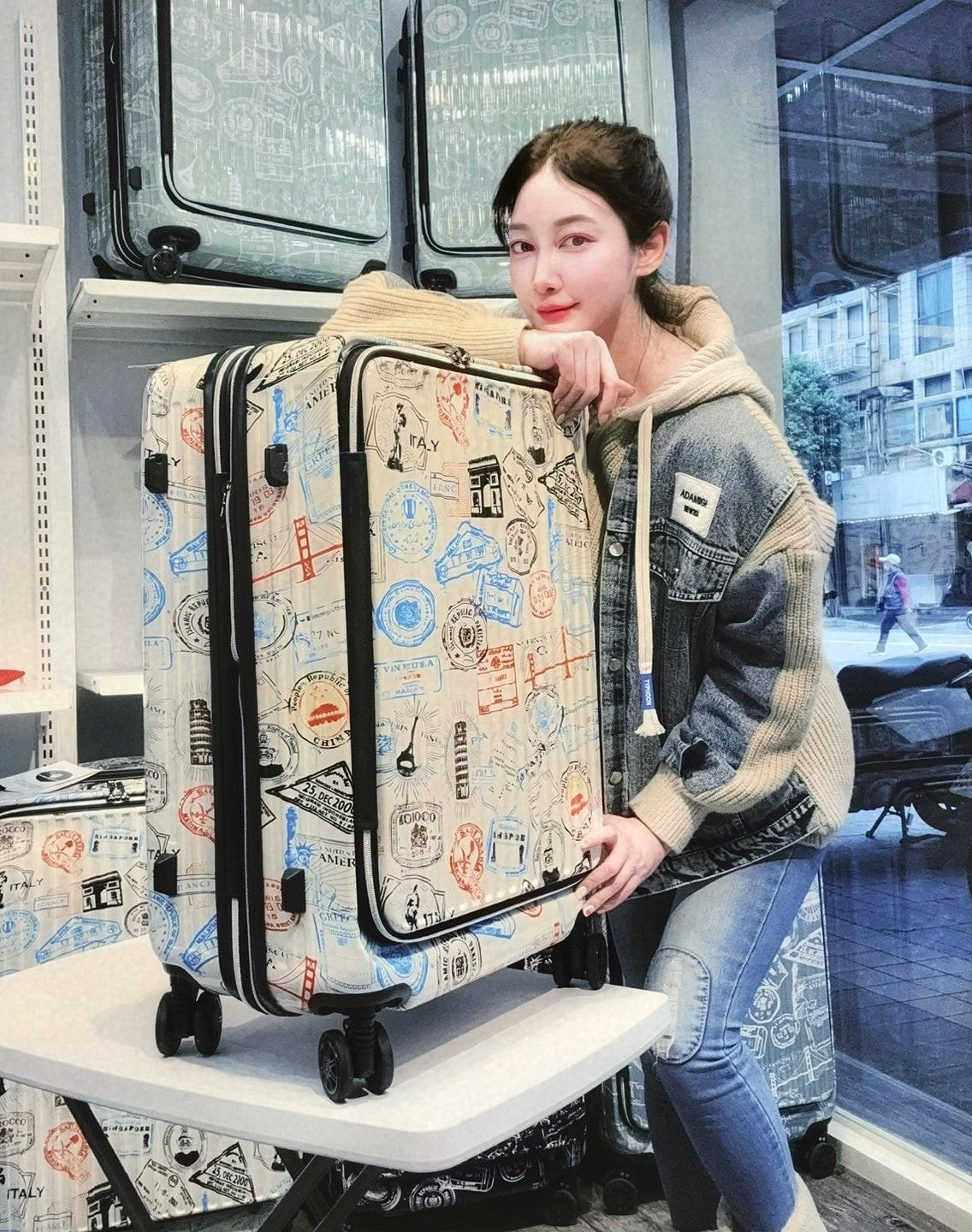 2025黑箱作業行李箱專賣店新店門市開幕囉! 店內驚見網路超