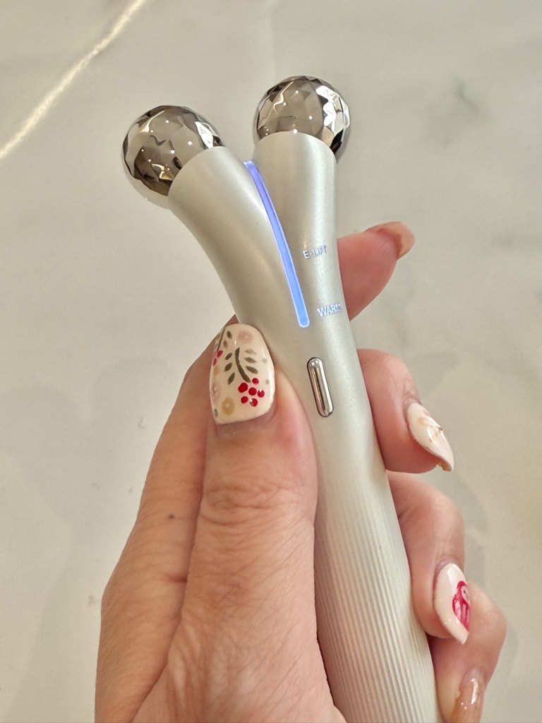 Hi你有聽過美容儀專家-NUEVA嗎?今天就來開箱3樣居家美