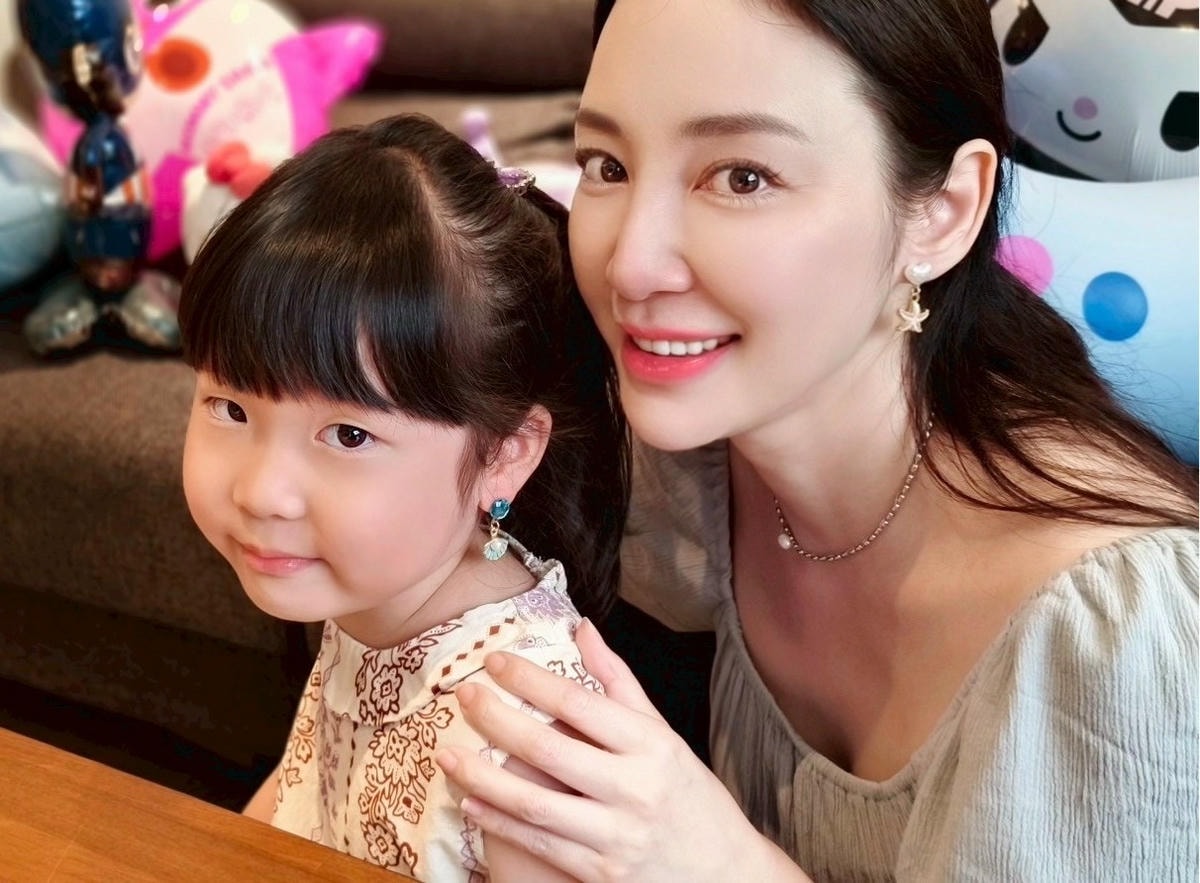 無耳洞也能輕鬆變美!OSMAR 絢彩家黏貼式耳環與磁吸項鍊的