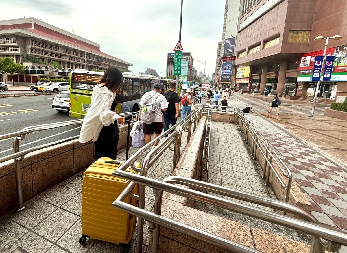 JR租借空間 北車行李寄放首選行李寄放免煩惱 專人客服可線上 JR租借空間 北車行李寄放首選行李寄放免煩惱 專人客服可線上