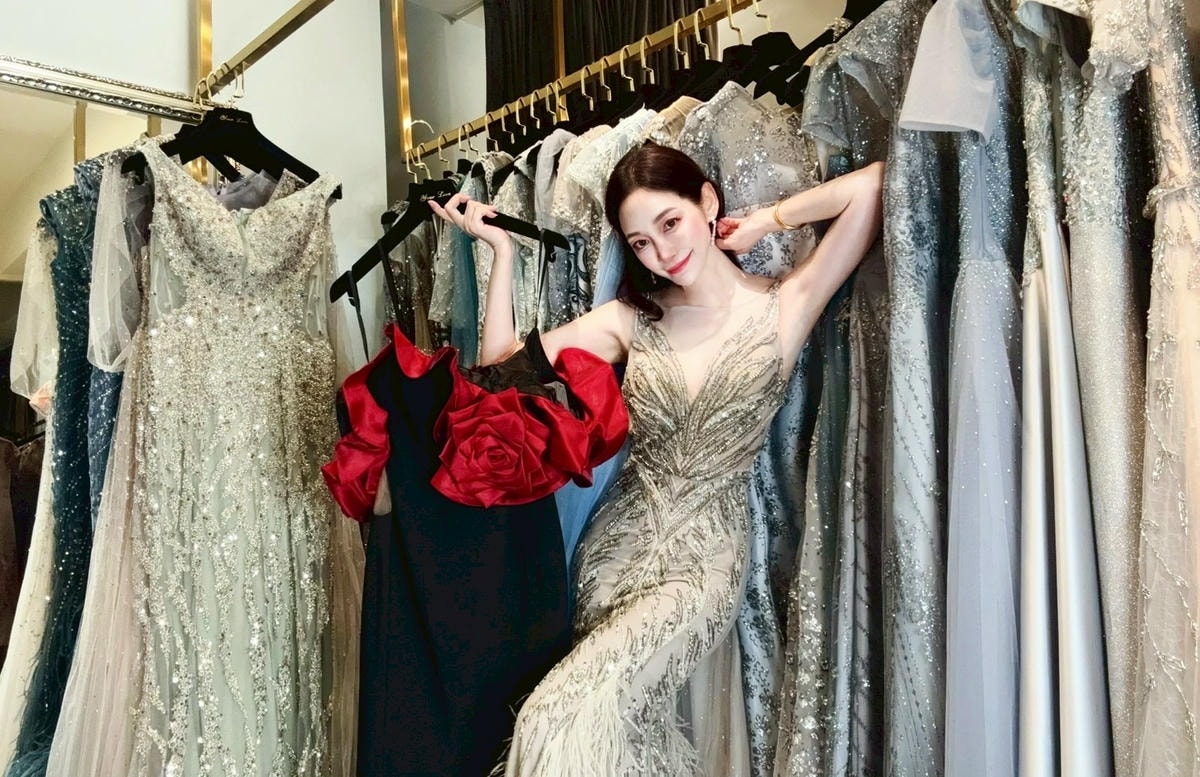 侑樂精品禮服台中店化身一日店長開箱 2025 新款搶先看! 媽媽禮服出租 婆婆禮服 婚宴禮服 主持人禮服 晚宴禮服 各式禮服租借 各種社交聚會場合晚宴禮服